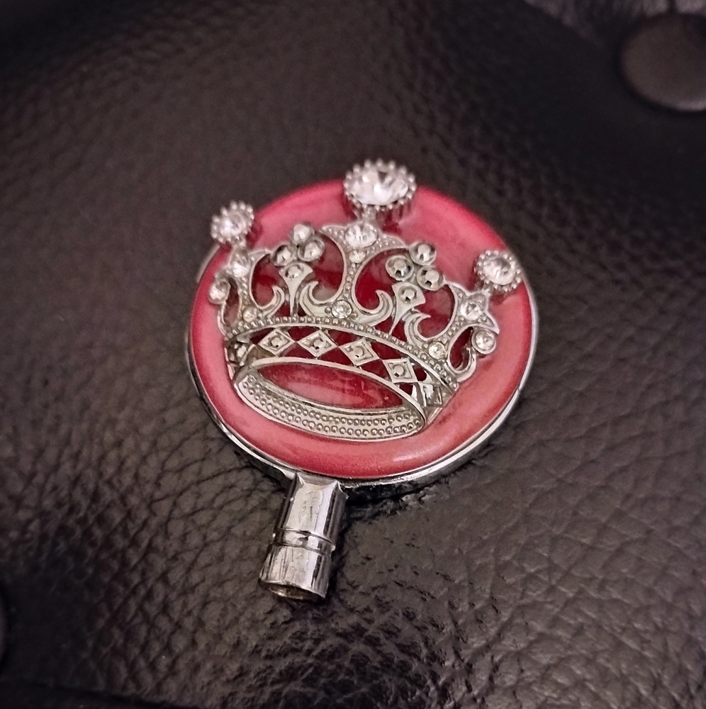 Elegant Pink Red & Silver With Shyny Clear Faceted Crystals Crown Round Pendant